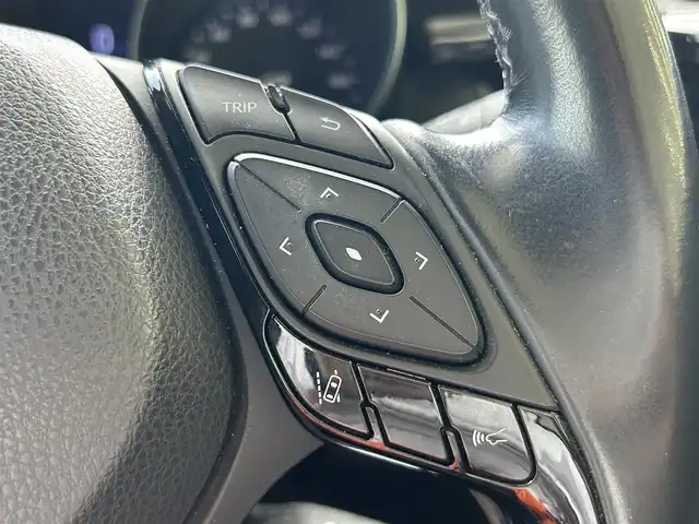 トヨタ Ｃ－ＨＲ S LEDパッケージ 福島県 2018(平30)年 6.6万km ホワイトパールクリスタルシャイン 登録時走行距離：65897km/社外SDナビ/ (BT/フルセグTV/CD/DVD/HDMI/SD/AM/FM)/バックカメラ/プッシュスタート/ビルトインETC/クルーズコントロール/ステアリングスイッチ/電動格納ミラー/ウィンカーミラー/フロアマット/オートライト/オートマチックハイビーム/LEDヘッドライト/純正17インチAW/横滑り防止装置/レーンキープアシスト/車両接近通報装置/スマートキー/スペアキー×１/保証書/取扱説明書