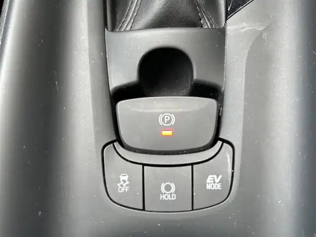トヨタ Ｃ－ＨＲ S LEDパッケージ 福島県 2018(平30)年 6.6万km ホワイトパールクリスタルシャイン 登録時走行距離：65897km/社外SDナビ/ (BT/フルセグTV/CD/DVD/HDMI/SD/AM/FM)/バックカメラ/プッシュスタート/ビルトインETC/クルーズコントロール/ステアリングスイッチ/電動格納ミラー/ウィンカーミラー/フロアマット/オートライト/オートマチックハイビーム/LEDヘッドライト/純正17インチAW/横滑り防止装置/レーンキープアシスト/車両接近通報装置/スマートキー/スペアキー×１/保証書/取扱説明書