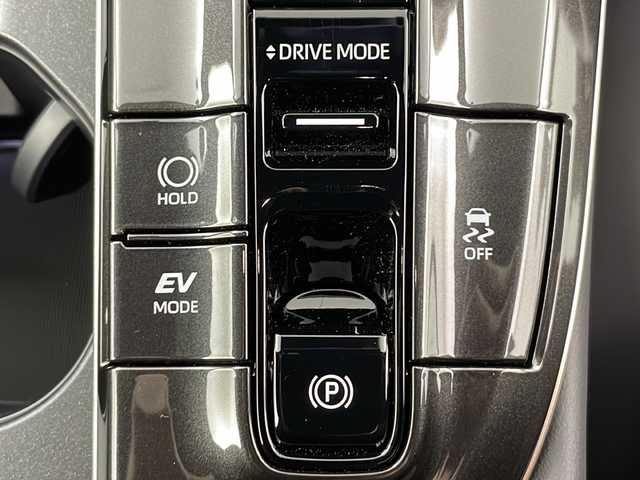 トヨタ クラウン スポーツ Z 道央・札幌 2024(令6)年 0.1万km グレー ・４WD　　ハイブリッド　寒冷地仕様/・トヨタセーフティセンス/・プリクラッシュセーフティ/・レーントレーシングアシスト/・レーンディパーチャーアラー/・レーダークルーズコントロール/・アダプティブハイビームシステム/・純正12.3インチのディスプレイオーディオ/・コネクティッドナビ対応.フルセグ/・Bluetooth/・パノラミックビューモニター/・レザーシート/パワーシート/・エアーシート/シートヒーター/・ミラーヒーター/フロントワイパーデアイサー/・LEDオートライト/・純正エンジンスターター・/・純正アルミ付サマータイヤ積込み/・置くだけ充電