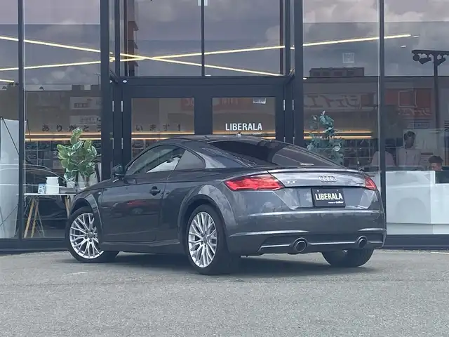 アウディ ＴＴクーペ 2．0 TFSI クワトロ 福岡県 2018(平30)年 3.2万km デイトナグレーパールエフェクト ・クルーズコントロール/・ナビ／ＵＳＢ／Ｂｌｕｅｔｏｏｔｈ/・バックカメラ/・ハーフレザーシート/・ドライブレコーダー/・フルセグテレビ/・ＥＴＣ/・純正１８インチＡＷ/・電動リアスポイラー/・AutoHOLD／電子パーキング