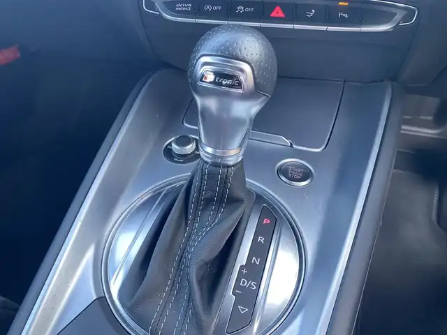アウディ ＴＴクーペ 2．0 TFSI クワトロ 福岡県 2018(平30)年 3.2万km デイトナグレーパールエフェクト ・クルーズコントロール/・ナビ／ＵＳＢ／Ｂｌｕｅｔｏｏｔｈ/・バックカメラ/・ハーフレザーシート/・ドライブレコーダー/・フルセグテレビ/・ＥＴＣ/・純正１８インチＡＷ/・電動リアスポイラー/・AutoHOLD／電子パーキング