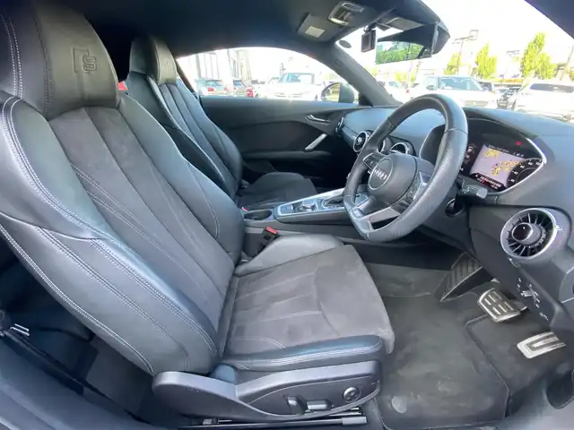 アウディ ＴＴクーペ 2．0 TFSI クワトロ 福岡県 2018(平30)年 3.2万km デイトナグレーパールエフェクト ・クルーズコントロール/・ナビ／ＵＳＢ／Ｂｌｕｅｔｏｏｔｈ/・バックカメラ/・ハーフレザーシート/・ドライブレコーダー/・フルセグテレビ/・ＥＴＣ/・純正１８インチＡＷ/・電動リアスポイラー/・AutoHOLD／電子パーキング