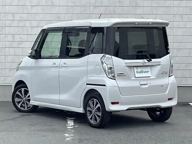 日産 デイズ ルークス ハイウェイスターターボ 愛知県 2015(平27)年 5.2万km ホワイトパール ・純正SDメモリーナビ/・全方位カメラ/・フルセグTV/・CD/DVD再生/・ETC/・ミュージックサーバー（SD録音）/・Bluetooth/USB/AUX接続/・両側パワースライドドア/・純正フロアマット/・純正15インチアルミホイール/・横滑り防止装置/・衝突軽減ブレーキ/・電動格納ミラー/・スマートキー/・プッシュスタート