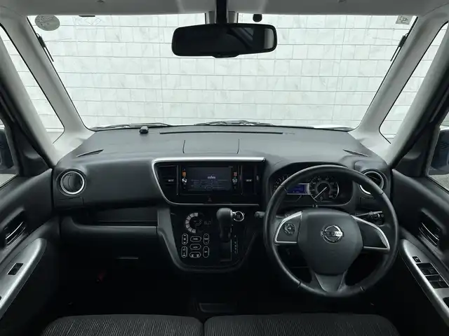 日産 デイズ ルークス ハイウェイスターターボ 愛知県 2015(平27)年 5.2万km ホワイトパール ・純正SDメモリーナビ/・全方位カメラ/・フルセグTV/・CD/DVD再生/・ETC/・ミュージックサーバー（SD録音）/・Bluetooth/USB/AUX接続/・両側パワースライドドア/・純正フロアマット/・純正15インチアルミホイール/・横滑り防止装置/・衝突軽減ブレーキ/・電動格納ミラー/・スマートキー/・プッシュスタート