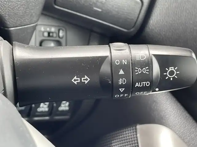 日産 デイズ ルークス ハイウェイスターターボ 愛知県 2015(平27)年 5.2万km ホワイトパール ・純正SDメモリーナビ/・全方位カメラ/・フルセグTV/・CD/DVD再生/・ETC/・ミュージックサーバー（SD録音）/・Bluetooth/USB/AUX接続/・両側パワースライドドア/・純正フロアマット/・純正15インチアルミホイール/・横滑り防止装置/・衝突軽減ブレーキ/・電動格納ミラー/・スマートキー/・プッシュスタート