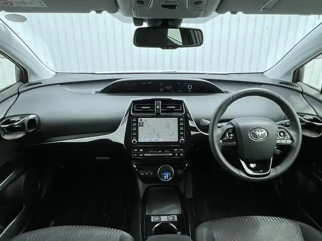 トヨタ プリウス ＰＨＶ A 滋賀県 2021(令3)年 0.5万km プラチナホワイトパールマイカ ワンオーナー/純正８型ディスプレイ/・Bluetooth/フルセグ/・Mira Cast/パノラミックビューモニター/ステアリングリモコン/革巻きステアリング/ステアリングヒーター/ビルトインETC2.0/AC100V/前席シートヒーター/運転席パワーシート/ヘッドアップディスプレイ/パーキングアシスト/LEDオートライト/フォグライト/オートハイビーム/トヨタセーフティセンス/・プリクラッシュセーフティ/・ブラインドスポットモニター/・レーントレーシングアシスト/・クリアランスソナー/・パーキングサポートブレーキ/・ふらつき検知/・ロードサインアシスト/スマートキー