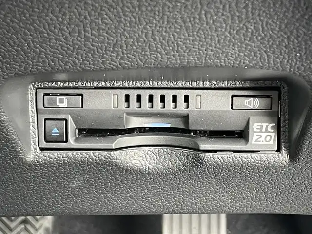 トヨタ プリウス ＰＨＶ A 滋賀県 2021(令3)年 0.5万km プラチナホワイトパールマイカ ワンオーナー/純正８型ディスプレイ/・Bluetooth/フルセグ/・Mira Cast/パノラミックビューモニター/ステアリングリモコン/革巻きステアリング/ステアリングヒーター/ビルトインETC2.0/AC100V/前席シートヒーター/運転席パワーシート/ヘッドアップディスプレイ/パーキングアシスト/LEDオートライト/フォグライト/オートハイビーム/トヨタセーフティセンス/・プリクラッシュセーフティ/・ブラインドスポットモニター/・レーントレーシングアシスト/・クリアランスソナー/・パーキングサポートブレーキ/・ふらつき検知/・ロードサインアシスト/スマートキー