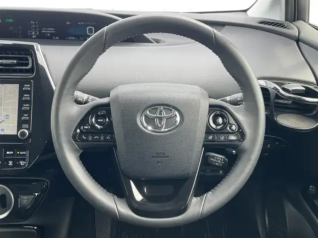 トヨタ プリウス ＰＨＶ A 滋賀県 2021(令3)年 0.5万km プラチナホワイトパールマイカ ワンオーナー/純正８型ディスプレイ/・Bluetooth/フルセグ/・Mira Cast/パノラミックビューモニター/ステアリングリモコン/革巻きステアリング/ステアリングヒーター/ビルトインETC2.0/AC100V/前席シートヒーター/運転席パワーシート/ヘッドアップディスプレイ/パーキングアシスト/LEDオートライト/フォグライト/オートハイビーム/トヨタセーフティセンス/・プリクラッシュセーフティ/・ブラインドスポットモニター/・レーントレーシングアシスト/・クリアランスソナー/・パーキングサポートブレーキ/・ふらつき検知/・ロードサインアシスト/スマートキー