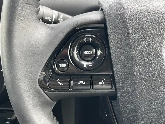 トヨタ プリウス ＰＨＶ A 滋賀県 2021(令3)年 0.5万km プラチナホワイトパールマイカ ワンオーナー/純正８型ディスプレイ/・Bluetooth/フルセグ/・Mira Cast/パノラミックビューモニター/ステアリングリモコン/革巻きステアリング/ステアリングヒーター/ビルトインETC2.0/AC100V/前席シートヒーター/運転席パワーシート/ヘッドアップディスプレイ/パーキングアシスト/LEDオートライト/フォグライト/オートハイビーム/トヨタセーフティセンス/・プリクラッシュセーフティ/・ブラインドスポットモニター/・レーントレーシングアシスト/・クリアランスソナー/・パーキングサポートブレーキ/・ふらつき検知/・ロードサインアシスト/スマートキー