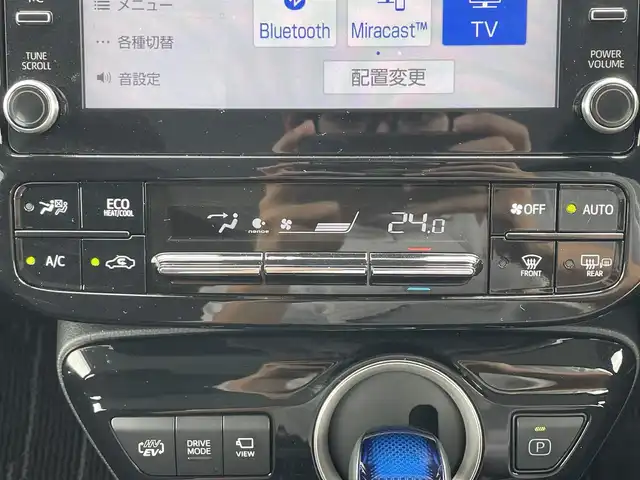 トヨタ プリウス ＰＨＶ A 滋賀県 2021(令3)年 0.5万km プラチナホワイトパールマイカ ワンオーナー/純正８型ディスプレイ/・Bluetooth/フルセグ/・Mira Cast/パノラミックビューモニター/ステアリングリモコン/革巻きステアリング/ステアリングヒーター/ビルトインETC2.0/AC100V/前席シートヒーター/運転席パワーシート/ヘッドアップディスプレイ/パーキングアシスト/LEDオートライト/フォグライト/オートハイビーム/トヨタセーフティセンス/・プリクラッシュセーフティ/・ブラインドスポットモニター/・レーントレーシングアシスト/・クリアランスソナー/・パーキングサポートブレーキ/・ふらつき検知/・ロードサインアシスト/スマートキー