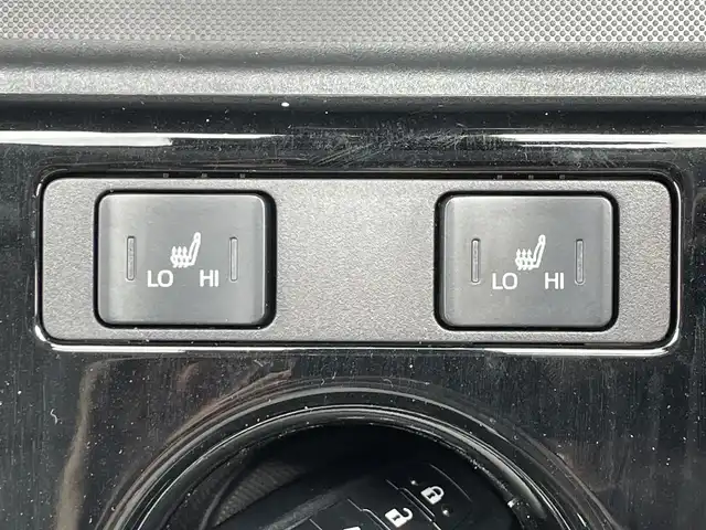 トヨタ プリウス ＰＨＶ A 滋賀県 2021(令3)年 0.5万km プラチナホワイトパールマイカ ワンオーナー/純正８型ディスプレイ/・Bluetooth/フルセグ/・Mira Cast/パノラミックビューモニター/ステアリングリモコン/革巻きステアリング/ステアリングヒーター/ビルトインETC2.0/AC100V/前席シートヒーター/運転席パワーシート/ヘッドアップディスプレイ/パーキングアシスト/LEDオートライト/フォグライト/オートハイビーム/トヨタセーフティセンス/・プリクラッシュセーフティ/・ブラインドスポットモニター/・レーントレーシングアシスト/・クリアランスソナー/・パーキングサポートブレーキ/・ふらつき検知/・ロードサインアシスト/スマートキー