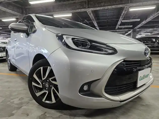 トヨタ アクア Z 兵庫県 2022(令4)年 5.5万km シルバーM 純正10.5型ナビ/バックカメラ/ビルトインETC2.0/レーダークルーズコントロール/コーナーセンサー/セーフティセンス/・衝突被害軽減ブレーキ/・車線逸脱防止支援システム/・オートマチックハイビーム/・標識認識システム/前後パーキングサポートブレーキ/LEDヘッドランプ/革巻きステアリング/ステアリングヒーター/ハーフレザーシート/前席シートヒーター/運転席パワーシート/純正16インチアルミホイール/スマートキー/エンジンプッシュスタート/禁煙車