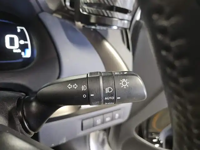 トヨタ アクア Z 兵庫県 2022(令4)年 5.5万km シルバーM 純正10.5型ナビ/バックカメラ/ビルトインETC2.0/レーダークルーズコントロール/コーナーセンサー/セーフティセンス/・衝突被害軽減ブレーキ/・車線逸脱防止支援システム/・オートマチックハイビーム/・標識認識システム/前後パーキングサポートブレーキ/LEDヘッドランプ/革巻きステアリング/ステアリングヒーター/ハーフレザーシート/前席シートヒーター/運転席パワーシート/純正16インチアルミホイール/スマートキー/エンジンプッシュスタート/禁煙車
