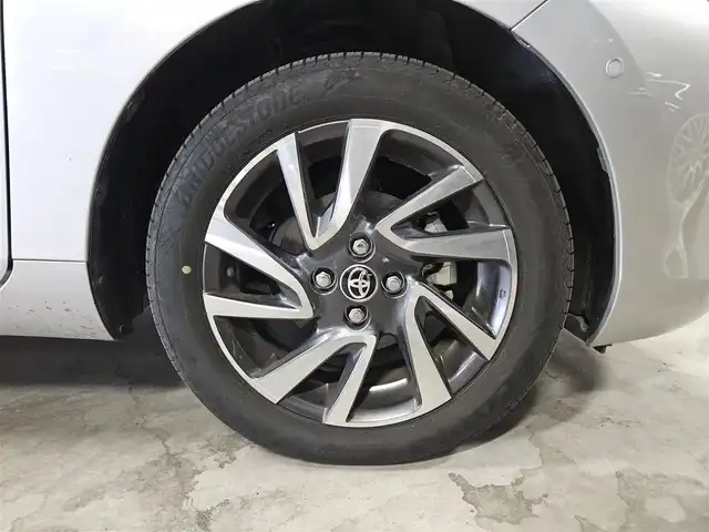 トヨタ アクア Z 兵庫県 2022(令4)年 5.5万km シルバーM 純正10.5型ナビ/バックカメラ/ビルトインETC2.0/レーダークルーズコントロール/コーナーセンサー/セーフティセンス/・衝突被害軽減ブレーキ/・車線逸脱防止支援システム/・オートマチックハイビーム/・標識認識システム/前後パーキングサポートブレーキ/LEDヘッドランプ/革巻きステアリング/ステアリングヒーター/ハーフレザーシート/前席シートヒーター/運転席パワーシート/純正16インチアルミホイール/スマートキー/エンジンプッシュスタート/禁煙車