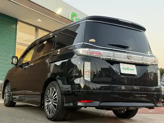 日産 エルグランド VIP パワーシートパッケージ 香川県 2025(令7)年 0.2万km ファントムブラック ワンオーナー/純正10インチSDナビ/【フルセグ/CD/DVD/Bluetooth】/純正11インチフリップダウンモニター/インテリジェントアラウンドビューモニター/インテリジェントエマージェンシーブレーキ/インテリジェントクルーズコントロール/ハイビームアシスト/車線逸脱警報/車線逸脱防止支援システム/サンルーフ/本革レザーシート/全席シートヒーター/全席パワーシート/LEDヘッドライト/両側パワースライドドア/パワーバックドア/純正全方位ドライブレコーダー/純正ビルトインETC/純正18インチアルミ/純正フロアマット