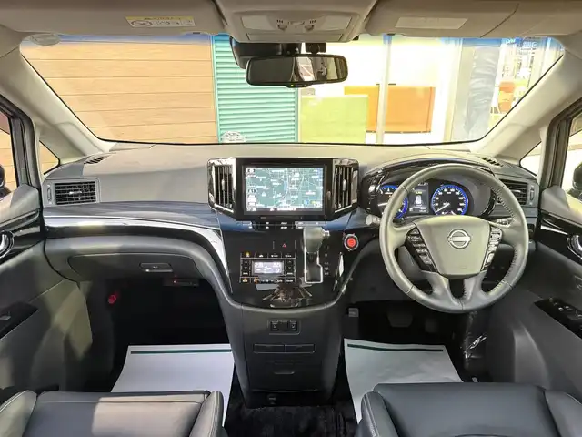 日産 エルグランド VIP パワーシートパッケージ 香川県 2025(令7)年 0.2万km ファントムブラック ワンオーナー/純正10インチSDナビ/【フルセグ/CD/DVD/Bluetooth】/純正11インチフリップダウンモニター/インテリジェントアラウンドビューモニター/インテリジェントエマージェンシーブレーキ/インテリジェントクルーズコントロール/ハイビームアシスト/車線逸脱警報/車線逸脱防止支援システム/サンルーフ/本革レザーシート/全席シートヒーター/全席パワーシート/LEDヘッドライト/両側パワースライドドア/パワーバックドア/純正全方位ドライブレコーダー/純正ビルトインETC/純正18インチアルミ/純正フロアマット