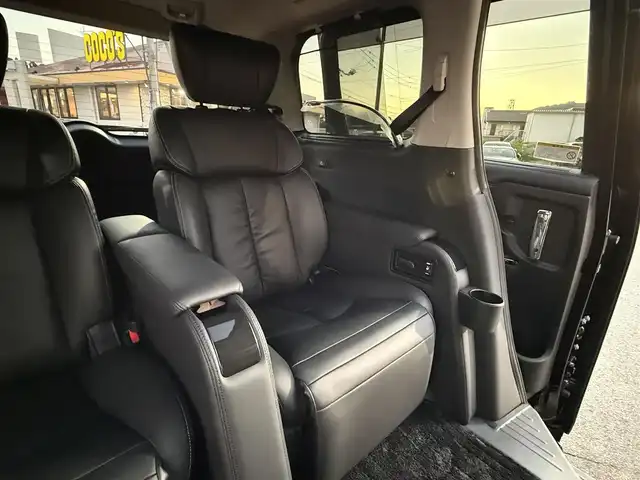 日産 エルグランド VIP パワーシートパッケージ 香川県 2025(令7)年 0.2万km ファントムブラック ワンオーナー/純正10インチSDナビ/【フルセグ/CD/DVD/Bluetooth】/純正11インチフリップダウンモニター/インテリジェントアラウンドビューモニター/インテリジェントエマージェンシーブレーキ/インテリジェントクルーズコントロール/ハイビームアシスト/車線逸脱警報/車線逸脱防止支援システム/サンルーフ/本革レザーシート/全席シートヒーター/全席パワーシート/LEDヘッドライト/両側パワースライドドア/パワーバックドア/純正全方位ドライブレコーダー/純正ビルトインETC/純正18インチアルミ/純正フロアマット