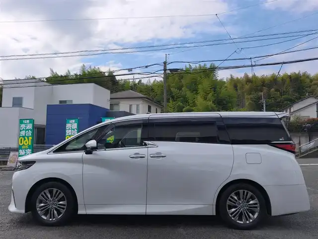トヨタ アルファードハイブリット Z 熊本県 2023(令5)年 3.1万km プラチナホワイトパールマイカ ワンオーナー/左右独立ムーンルーフ/純正ディスプレイオーディオナビ/【フルセグTV/BT/HDMI】/全方位カメラ/純正フリップダウンモニター/デジタルインナーミラー/トヨタチームメイト/トヨタセーフティセンス/前後ドライブレコーダー/置くだけ充電/純正18インチAW/黒革シート/D/Nパワーシート（D席メモリ付）/D/Nシートヒーター/D/Nシートクーラー/後席シートヒーター/後席シートクーラー/ステアリングヒーター/パドルシフト/ビルトインETC2.0/スペアキー