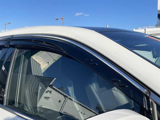 トヨタ ハリアー ハイブリッド Z レザーパッケージ 兵庫県 2024(令6)年 2.6万km プラチナホワイトパールマイカ /ワンオーナー/・OP 調光パノラマルーフ/・OP パノラミックビューモニター（床下透過表示機能）/・OP おくだけ充電/・MODELLISTAエアロパーツ（GRAN BLAZE STYLE）//フロントスポイラー（LED付）//サイドスカート//リヤスタイリングキット（リヤスカート/マフラーカッター）/・OP シグネチャーイルミグリル/・OPバックドアエアロプレート/・OP バックドアガーニッシュ/・OP 室内インテリアイルミネーション/・OP 3Dレザー調フロアマット/・OP GRスポーツサイドバイザー//ディスプレイオーディオ（コネクティッドナビ対応）Plus//12.3インチHDディスプレイ//TV/BT/USB/Miracast/Apple Car Play/HDMI//JBLサウンド//TVキャンセラー//デジタルインナーミラー（前後録画機能付）//ナノイーX//本革シート（ヒーター/ベンチレーション/電動）//ステアリングヒーター//オートLEDヘッドランプ//LEDフォグランプ//純正19インチAW//ハンズフリーパワーバックドア//カラーヘッドアップディスプレイ//PCS/LTA/BSM/RCTA/PKSB/RSA//先行車発進お知らせ/レーダークルーズコントロール//クリアランスソナー