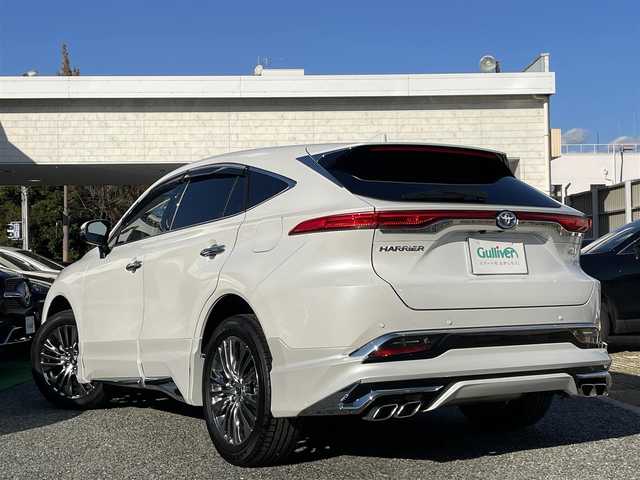 トヨタ ハリアー ハイブリッド Z レザーパッケージ 兵庫県 2024(令6)年 2.6万km プラチナホワイトパールマイカ /ワンオーナー/・OP 調光パノラマルーフ/・OP パノラミックビューモニター（床下透過表示機能）/・OP おくだけ充電/・MODELLISTAエアロパーツ（GRAN BLAZE STYLE）//フロントスポイラー（LED付）//サイドスカート//リヤスタイリングキット（リヤスカート/マフラーカッター）/・OP シグネチャーイルミグリル/・OPバックドアエアロプレート/・OP バックドアガーニッシュ/・OP 室内インテリアイルミネーション/・OP 3Dレザー調フロアマット/・OP GRスポーツサイドバイザー//ディスプレイオーディオ（コネクティッドナビ対応）Plus//12.3インチHDディスプレイ//TV/BT/USB/Miracast/Apple Car Play/HDMI//JBLサウンド//TVキャンセラー//デジタルインナーミラー（前後録画機能付）//ナノイーX//本革シート（ヒーター/ベンチレーション/電動）//ステアリングヒーター//オートLEDヘッドランプ//LEDフォグランプ//純正19インチAW//ハンズフリーパワーバックドア//カラーヘッドアップディスプレイ//PCS/LTA/BSM/RCTA/PKSB/RSA//先行車発進お知らせ/レーダークルーズコントロール//クリアランスソナー