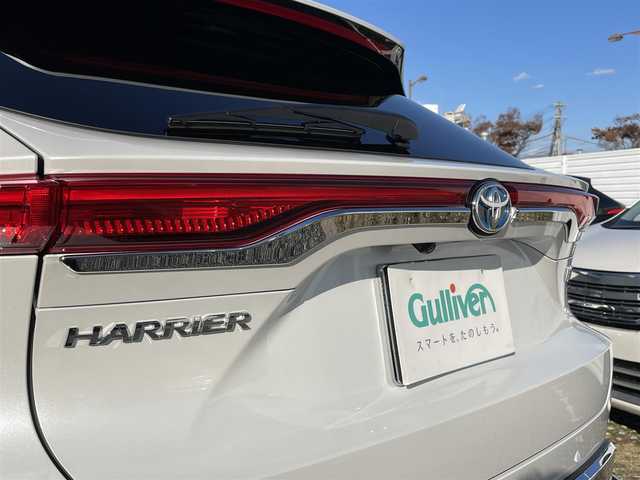 トヨタ ハリアー ハイブリッド Z レザーパッケージ 兵庫県 2024(令6)年 2.6万km プラチナホワイトパールマイカ /ワンオーナー/・OP 調光パノラマルーフ/・OP パノラミックビューモニター（床下透過表示機能）/・OP おくだけ充電/・MODELLISTAエアロパーツ（GRAN BLAZE STYLE）//フロントスポイラー（LED付）//サイドスカート//リヤスタイリングキット（リヤスカート/マフラーカッター）/・OP シグネチャーイルミグリル/・OPバックドアエアロプレート/・OP バックドアガーニッシュ/・OP 室内インテリアイルミネーション/・OP 3Dレザー調フロアマット/・OP GRスポーツサイドバイザー//ディスプレイオーディオ（コネクティッドナビ対応）Plus//12.3インチHDディスプレイ//TV/BT/USB/Miracast/Apple Car Play/HDMI//JBLサウンド//TVキャンセラー//デジタルインナーミラー（前後録画機能付）//ナノイーX//本革シート（ヒーター/ベンチレーション/電動）//ステアリングヒーター//オートLEDヘッドランプ//LEDフォグランプ//純正19インチAW//ハンズフリーパワーバックドア//カラーヘッドアップディスプレイ//PCS/LTA/BSM/RCTA/PKSB/RSA//先行車発進お知らせ/レーダークルーズコントロール//クリアランスソナー