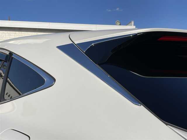 トヨタ ハリアー ハイブリッド Z レザーパッケージ 兵庫県 2024(令6)年 2.6万km プラチナホワイトパールマイカ /ワンオーナー/・OP 調光パノラマルーフ/・OP パノラミックビューモニター（床下透過表示機能）/・OP おくだけ充電/・MODELLISTAエアロパーツ（GRAN BLAZE STYLE）//フロントスポイラー（LED付）//サイドスカート//リヤスタイリングキット（リヤスカート/マフラーカッター）/・OP シグネチャーイルミグリル/・OPバックドアエアロプレート/・OP バックドアガーニッシュ/・OP 室内インテリアイルミネーション/・OP 3Dレザー調フロアマット/・OP GRスポーツサイドバイザー//ディスプレイオーディオ（コネクティッドナビ対応）Plus//12.3インチHDディスプレイ//TV/BT/USB/Miracast/Apple Car Play/HDMI//JBLサウンド//TVキャンセラー//デジタルインナーミラー（前後録画機能付）//ナノイーX//本革シート（ヒーター/ベンチレーション/電動）//ステアリングヒーター//オートLEDヘッドランプ//LEDフォグランプ//純正19インチAW//ハンズフリーパワーバックドア//カラーヘッドアップディスプレイ//PCS/LTA/BSM/RCTA/PKSB/RSA//先行車発進お知らせ/レーダークルーズコントロール//クリアランスソナー