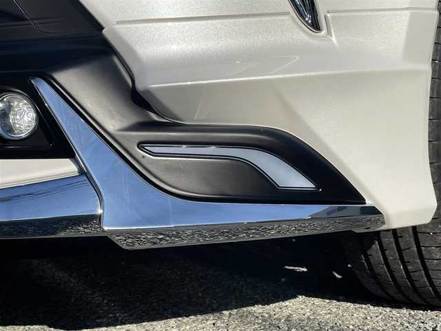 トヨタ ハリアー ハイブリッド Z レザーパッケージ 兵庫県 2024(令6)年 2.6万km プラチナホワイトパールマイカ /ワンオーナー/・OP 調光パノラマルーフ/・OP パノラミックビューモニター（床下透過表示機能）/・OP おくだけ充電/・MODELLISTAエアロパーツ（GRAN BLAZE STYLE）//フロントスポイラー（LED付）//サイドスカート//リヤスタイリングキット（リヤスカート/マフラーカッター）/・OP シグネチャーイルミグリル/・OPバックドアエアロプレート/・OP バックドアガーニッシュ/・OP 室内インテリアイルミネーション/・OP 3Dレザー調フロアマット/・OP GRスポーツサイドバイザー//ディスプレイオーディオ（コネクティッドナビ対応）Plus//12.3インチHDディスプレイ//TV/BT/USB/Miracast/Apple Car Play/HDMI//JBLサウンド//TVキャンセラー//デジタルインナーミラー（前後録画機能付）//ナノイーX//本革シート（ヒーター/ベンチレーション/電動）//ステアリングヒーター//オートLEDヘッドランプ//LEDフォグランプ//純正19インチAW//ハンズフリーパワーバックドア//カラーヘッドアップディスプレイ//PCS/LTA/BSM/RCTA/PKSB/RSA//先行車発進お知らせ/レーダークルーズコントロール//クリアランスソナー