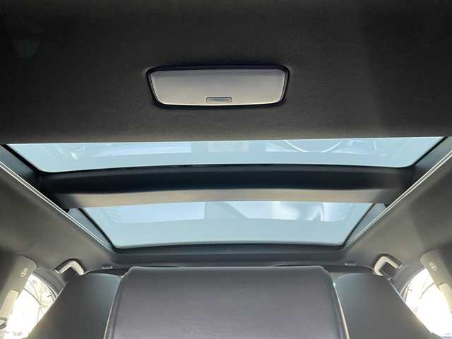 トヨタ ハリアー ハイブリッド Z レザーパッケージ 兵庫県 2024(令6)年 2.6万km プラチナホワイトパールマイカ /ワンオーナー/・OP 調光パノラマルーフ/・OP パノラミックビューモニター（床下透過表示機能）/・OP おくだけ充電/・MODELLISTAエアロパーツ（GRAN BLAZE STYLE）//フロントスポイラー（LED付）//サイドスカート//リヤスタイリングキット（リヤスカート/マフラーカッター）/・OP シグネチャーイルミグリル/・OPバックドアエアロプレート/・OP バックドアガーニッシュ/・OP 室内インテリアイルミネーション/・OP 3Dレザー調フロアマット/・OP GRスポーツサイドバイザー//ディスプレイオーディオ（コネクティッドナビ対応）Plus//12.3インチHDディスプレイ//TV/BT/USB/Miracast/Apple Car Play/HDMI//JBLサウンド//TVキャンセラー//デジタルインナーミラー（前後録画機能付）//ナノイーX//本革シート（ヒーター/ベンチレーション/電動）//ステアリングヒーター//オートLEDヘッドランプ//LEDフォグランプ//純正19インチAW//ハンズフリーパワーバックドア//カラーヘッドアップディスプレイ//PCS/LTA/BSM/RCTA/PKSB/RSA//先行車発進お知らせ/レーダークルーズコントロール//クリアランスソナー