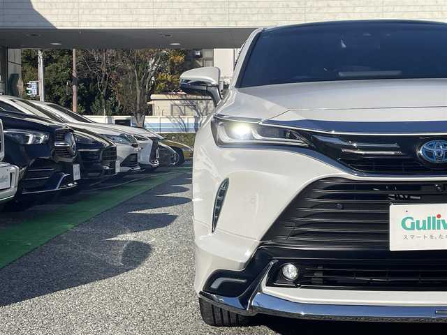 トヨタ ハリアー ハイブリッド Z レザーパッケージ 兵庫県 2024(令6)年 2.6万km プラチナホワイトパールマイカ /ワンオーナー/・OP 調光パノラマルーフ/・OP パノラミックビューモニター（床下透過表示機能）/・OP おくだけ充電/・MODELLISTAエアロパーツ（GRAN BLAZE STYLE）//フロントスポイラー（LED付）//サイドスカート//リヤスタイリングキット（リヤスカート/マフラーカッター）/・OP シグネチャーイルミグリル/・OPバックドアエアロプレート/・OP バックドアガーニッシュ/・OP 室内インテリアイルミネーション/・OP 3Dレザー調フロアマット/・OP GRスポーツサイドバイザー//ディスプレイオーディオ（コネクティッドナビ対応）Plus//12.3インチHDディスプレイ//TV/BT/USB/Miracast/Apple Car Play/HDMI//JBLサウンド//TVキャンセラー//デジタルインナーミラー（前後録画機能付）//ナノイーX//本革シート（ヒーター/ベンチレーション/電動）//ステアリングヒーター//オートLEDヘッドランプ//LEDフォグランプ//純正19インチAW//ハンズフリーパワーバックドア//カラーヘッドアップディスプレイ//PCS/LTA/BSM/RCTA/PKSB/RSA//先行車発進お知らせ/レーダークルーズコントロール//クリアランスソナー