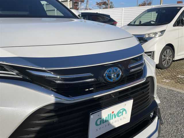 トヨタ ハリアー ハイブリッド Z レザーパッケージ 兵庫県 2024(令6)年 2.6万km プラチナホワイトパールマイカ /ワンオーナー/・OP 調光パノラマルーフ/・OP パノラミックビューモニター（床下透過表示機能）/・OP おくだけ充電/・MODELLISTAエアロパーツ（GRAN BLAZE STYLE）//フロントスポイラー（LED付）//サイドスカート//リヤスタイリングキット（リヤスカート/マフラーカッター）/・OP シグネチャーイルミグリル/・OPバックドアエアロプレート/・OP バックドアガーニッシュ/・OP 室内インテリアイルミネーション/・OP 3Dレザー調フロアマット/・OP GRスポーツサイドバイザー//ディスプレイオーディオ（コネクティッドナビ対応）Plus//12.3インチHDディスプレイ//TV/BT/USB/Miracast/Apple Car Play/HDMI//JBLサウンド//TVキャンセラー//デジタルインナーミラー（前後録画機能付）//ナノイーX//本革シート（ヒーター/ベンチレーション/電動）//ステアリングヒーター//オートLEDヘッドランプ//LEDフォグランプ//純正19インチAW//ハンズフリーパワーバックドア//カラーヘッドアップディスプレイ//PCS/LTA/BSM/RCTA/PKSB/RSA//先行車発進お知らせ/レーダークルーズコントロール//クリアランスソナー