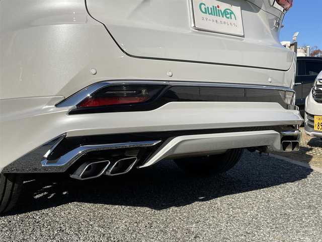 トヨタ ハリアー ハイブリッド Z レザーパッケージ 兵庫県 2024(令6)年 2.6万km プラチナホワイトパールマイカ /ワンオーナー/・OP 調光パノラマルーフ/・OP パノラミックビューモニター（床下透過表示機能）/・OP おくだけ充電/・MODELLISTAエアロパーツ（GRAN BLAZE STYLE）//フロントスポイラー（LED付）//サイドスカート//リヤスタイリングキット（リヤスカート/マフラーカッター）/・OP シグネチャーイルミグリル/・OPバックドアエアロプレート/・OP バックドアガーニッシュ/・OP 室内インテリアイルミネーション/・OP 3Dレザー調フロアマット/・OP GRスポーツサイドバイザー//ディスプレイオーディオ（コネクティッドナビ対応）Plus//12.3インチHDディスプレイ//TV/BT/USB/Miracast/Apple Car Play/HDMI//JBLサウンド//TVキャンセラー//デジタルインナーミラー（前後録画機能付）//ナノイーX//本革シート（ヒーター/ベンチレーション/電動）//ステアリングヒーター//オートLEDヘッドランプ//LEDフォグランプ//純正19インチAW//ハンズフリーパワーバックドア//カラーヘッドアップディスプレイ//PCS/LTA/BSM/RCTA/PKSB/RSA//先行車発進お知らせ/レーダークルーズコントロール//クリアランスソナー