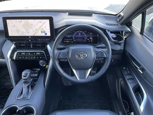 トヨタ ハリアー ハイブリッド Z レザーパッケージ 兵庫県 2024(令6)年 2.6万km プラチナホワイトパールマイカ /ワンオーナー/・OP 調光パノラマルーフ/・OP パノラミックビューモニター（床下透過表示機能）/・OP おくだけ充電/・MODELLISTAエアロパーツ（GRAN BLAZE STYLE）//フロントスポイラー（LED付）//サイドスカート//リヤスタイリングキット（リヤスカート/マフラーカッター）/・OP シグネチャーイルミグリル/・OPバックドアエアロプレート/・OP バックドアガーニッシュ/・OP 室内インテリアイルミネーション/・OP 3Dレザー調フロアマット/・OP GRスポーツサイドバイザー//ディスプレイオーディオ（コネクティッドナビ対応）Plus//12.3インチHDディスプレイ//TV/BT/USB/Miracast/Apple Car Play/HDMI//JBLサウンド//TVキャンセラー//デジタルインナーミラー（前後録画機能付）//ナノイーX//本革シート（ヒーター/ベンチレーション/電動）//ステアリングヒーター//オートLEDヘッドランプ//LEDフォグランプ//純正19インチAW//ハンズフリーパワーバックドア//カラーヘッドアップディスプレイ//PCS/LTA/BSM/RCTA/PKSB/RSA//先行車発進お知らせ/レーダークルーズコントロール//クリアランスソナー