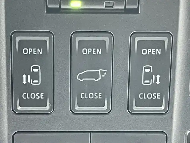 トヨタ ヴェルファイア ハイブリット Z プレミア 兵庫県 2023(令5)年 0.8万km プラチナホワイトパールマイカ 純正オーディオナビ/置き換え充電/電動リアゲート/ユニバーサルステップ/デジタルインナーミラー/両側パワースライドドア/メモリ付きパワーシート/ツインムーンルーフ/ステアリングヒーター/シートヒーター/エアーシート/アラウンドビューモニター/純正フロアマット/Bluetooth接続/フルセグTV