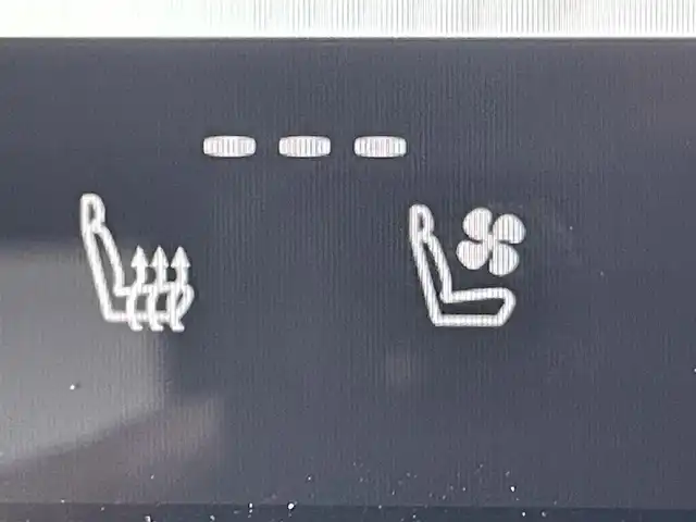 トヨタ ヴェルファイア ハイブリット Z プレミア 兵庫県 2023(令5)年 0.8万km プラチナホワイトパールマイカ 純正オーディオナビ/置き換え充電/電動リアゲート/ユニバーサルステップ/デジタルインナーミラー/両側パワースライドドア/メモリ付きパワーシート/ツインムーンルーフ/ステアリングヒーター/シートヒーター/エアーシート/アラウンドビューモニター/純正フロアマット/Bluetooth接続/フルセグTV