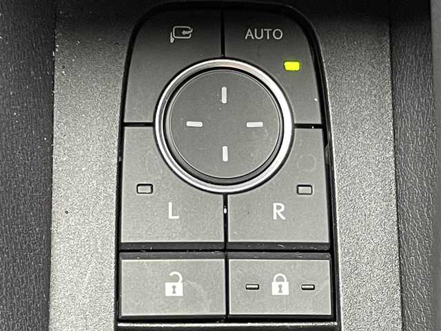 トヨタ ヴェルファイア ハイブリット Z プレミア 兵庫県 2023(令5)年 0.8万km プラチナホワイトパールマイカ 純正オーディオナビ/置き換え充電/電動リアゲート/ユニバーサルステップ/デジタルインナーミラー/両側パワースライドドア/メモリ付きパワーシート/ツインムーンルーフ/ステアリングヒーター/シートヒーター/エアーシート/アラウンドビューモニター/純正フロアマット/Bluetooth接続/フルセグTV