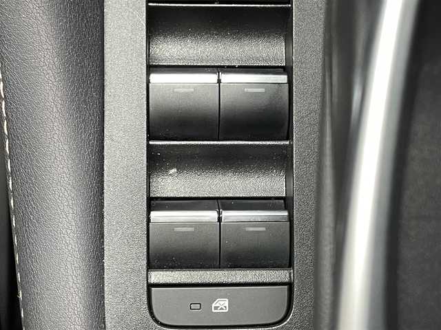 トヨタ ヴェルファイア ハイブリット Z プレミア 兵庫県 2023(令5)年 0.8万km プラチナホワイトパールマイカ 純正オーディオナビ/置き換え充電/電動リアゲート/ユニバーサルステップ/デジタルインナーミラー/両側パワースライドドア/メモリ付きパワーシート/ツインムーンルーフ/ステアリングヒーター/シートヒーター/エアーシート/アラウンドビューモニター/純正フロアマット/Bluetooth接続/フルセグTV