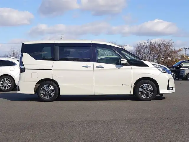 日産 セレナ e－パワー ハイウェイスター V 山形県 2021(令3)年 5.9万km ブリリアントホワイトパール 衝突被害軽減システム/ワンオーナー/純正メモリナビ/　　【CD DVD BT フルセグ USB】/アラウンドビューモニター/両側パワースライドドア/レーダークルーズコントロール/LEDオートヘッドライト/純正15インチアルミホイール/ドライブレコーダー/ステアリングスイッチ/インテリジェントルームミラー/電動格納ウィンカーミラー/フォグランプ/スマートキー×2/ETC