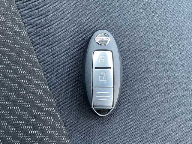 日産 ノート e－パワー B FOUR 道東・釧路十勝 2020(令2)年 0.9万km ホワイト 4WD/社外ナビ/・ワンセグ/CD/DVD/BT/ラジオ/アラウンドビューカメラ/デジタルインナーミラー/エマージェンシーブレーキ/レーンキープアシスト/プッシュスタート/スマートキー/冬タイヤ積込（スチール付）/フロアマット