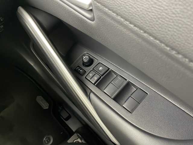 トヨタ カローラ クロス ハイブリッド Z 栃木県 2024(令6)年 3.5万km プラチナホワイトパールマイカ 純正ナビ/（BT/フルセグ/AM/FM/ミラーリング）/全周囲カメラ/衝突軽減システム/レーダークルーズコントロー/車線逸脱抑制機能/横滑り防止/クリアランナソー/ブラインドスポットモニター/電動リアゲート/パーキングサポート/前席シートヒーター/ビルトインETC2.0/電動格納ミラー/ステアリングスイッチ/純正アルミホイール/純正フロアマット/プッシュスタート/スマートキー/スペアキー