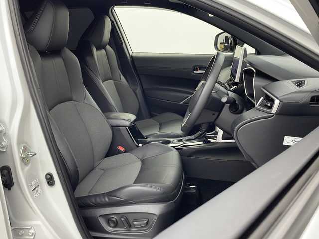 トヨタ カローラ クロス ハイブリッド Z 栃木県 2024(令6)年 3.5万km プラチナホワイトパールマイカ 純正ナビ/（BT/フルセグ/AM/FM/ミラーリング）/全周囲カメラ/衝突軽減システム/レーダークルーズコントロー/車線逸脱抑制機能/横滑り防止/クリアランナソー/ブラインドスポットモニター/電動リアゲート/パーキングサポート/前席シートヒーター/ビルトインETC2.0/電動格納ミラー/ステアリングスイッチ/純正アルミホイール/純正フロアマット/プッシュスタート/スマートキー/スペアキー