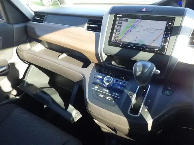 ホンダ フリード G ホンダセンシング 千葉県 2020(令2)年 6.4万km シーグラスブルーパール ホンダセンシング/・衝突軽減ブレーキ（CMBS）/・車線維持支援システム（LKAS）/・アダプティブクルーズコントロール（ACC）/・誤発進抑制機能/・後方誤発進抑制機能/両側パワースライドドア/前席シートヒーター/純正メモリーナビ/地デジTV/【DVD/CD再生機能　Bluetooth接続】/バックカメラ/ETC/ウインカーミラー/リアコーナーセンサー/Honda スマートキー