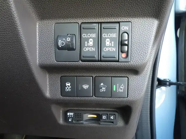 ホンダ フリード G ホンダセンシング 千葉県 2020(令2)年 6.4万km シーグラスブルーパール ホンダセンシング/・衝突軽減ブレーキ（CMBS）/・車線維持支援システム（LKAS）/・アダプティブクルーズコントロール（ACC）/・誤発進抑制機能/・後方誤発進抑制機能/両側パワースライドドア/前席シートヒーター/純正メモリーナビ/地デジTV/【DVD/CD再生機能　Bluetooth接続】/バックカメラ/ETC/ウインカーミラー/リアコーナーセンサー/Honda スマートキー