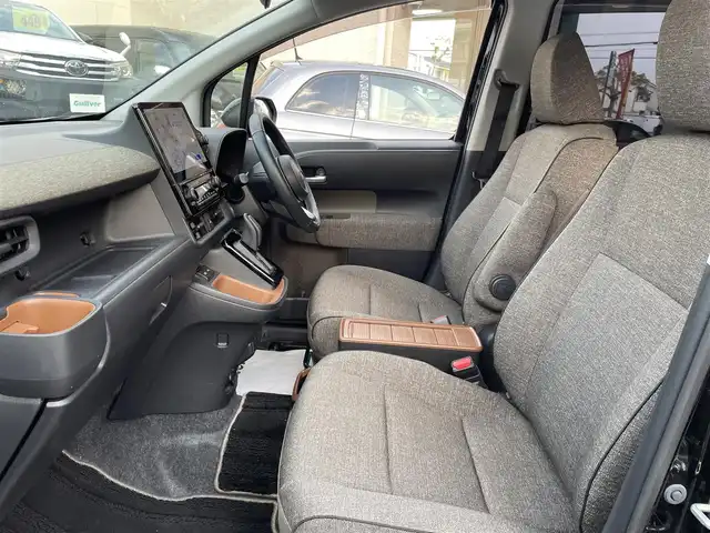 トヨタ シエンタ ハイブリッド Z 和歌山県 2023(令5)年 3.3万km ブラック ワンオーナー/PCS・LDA・PKSB・BSM・RCTA/純正メーカーナビ・フルセグTV・USB・Bluetooth/バックカメラ/両側パワースライドドア/レーダークルーズコントロール/クリアランスソナー/サイドミラーヒーター/セカンドシートCタイプ端子/スマートキー/スペアキー/保証書/取扱説明書