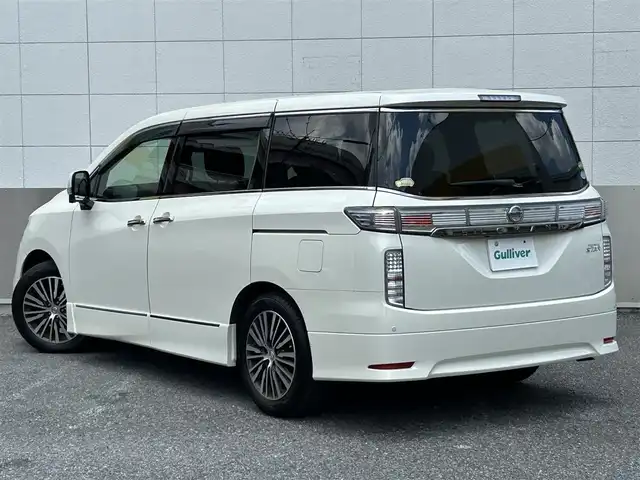 日産 エルグランド 250ハイウェイスターS 東京都 2015(平27)年 5.5万km ブリリアントホワイトパール ワンオーナー/純正メモリナビ/　フルセグTV/CD・DVD/Bluetooth/AM・FM/AUX/アラウンドビューモニター/クルーズコントロール/コーナーセンサー/ビルトインETC/パワーバックドア/センターデフロック/カーテンエアバック/ステアリングスイッチ/純正18インチアルミホイール/横滑り防止装置/純正LEDヘッドライト/フォグランプ/ドアバイザー/ウインカーミラー/プッシュスタート/スマートキー/電動格納ミラー/純正フロアマット/保証書/点検記録簿/取扱説明書