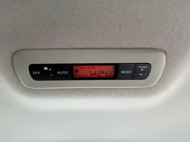 日産 エルグランド 250ハイウェイスターS 東京都 2015(平27)年 5.5万km ブリリアントホワイトパール ワンオーナー/純正メモリナビ/　フルセグTV/CD・DVD/Bluetooth/AM・FM/AUX/アラウンドビューモニター/クルーズコントロール/コーナーセンサー/ビルトインETC/パワーバックドア/センターデフロック/カーテンエアバック/ステアリングスイッチ/純正18インチアルミホイール/横滑り防止装置/純正LEDヘッドライト/フォグランプ/ドアバイザー/ウインカーミラー/プッシュスタート/スマートキー/電動格納ミラー/純正フロアマット/保証書/点検記録簿/取扱説明書