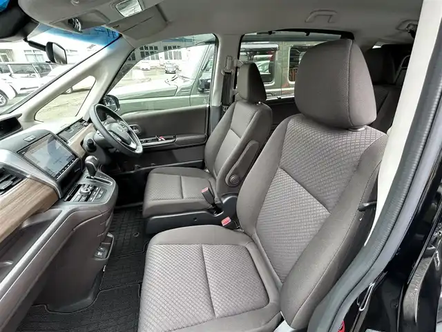 ホンダ フリード G ホンダセンシング 福島県 2021(令3)年 1.7万km クリスタルブラックパール ホンダセンシング/衝突軽減ブレーキ（CMBS）/先行車発進お知らせ機能/歩行者事故低減ステアリング/路外逸脱抑制機能/標識認識機能/渋滞追従機能付アダプティブクルーズコントロール（ACC）/車線維持支援システム（LKAS）/誤発進抑制機能/後方誤発進抑制機能/オートハイビーム/純正ナビゲーション/型番：VXM-217VFNi/【CD/DVD/SD/USB/BT/TV】/バックカメラ/ビルトインETC/両側電動スライドドア/前席シートヒーター/ステアリングリモコン/LEDオートライト/スチールホイール＋ノーマルタイヤセット車載/185/65R15/純正フロアマット/ドアバイザー