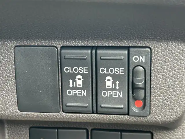ホンダ フリード G ホンダセンシング 福島県 2021(令3)年 1.7万km クリスタルブラックパール ホンダセンシング/衝突軽減ブレーキ（CMBS）/先行車発進お知らせ機能/歩行者事故低減ステアリング/路外逸脱抑制機能/標識認識機能/渋滞追従機能付アダプティブクルーズコントロール（ACC）/車線維持支援システム（LKAS）/誤発進抑制機能/後方誤発進抑制機能/オートハイビーム/純正ナビゲーション/型番：VXM-217VFNi/【CD/DVD/SD/USB/BT/TV】/バックカメラ/ビルトインETC/両側電動スライドドア/前席シートヒーター/ステアリングリモコン/LEDオートライト/スチールホイール＋ノーマルタイヤセット車載/185/65R15/純正フロアマット/ドアバイザー