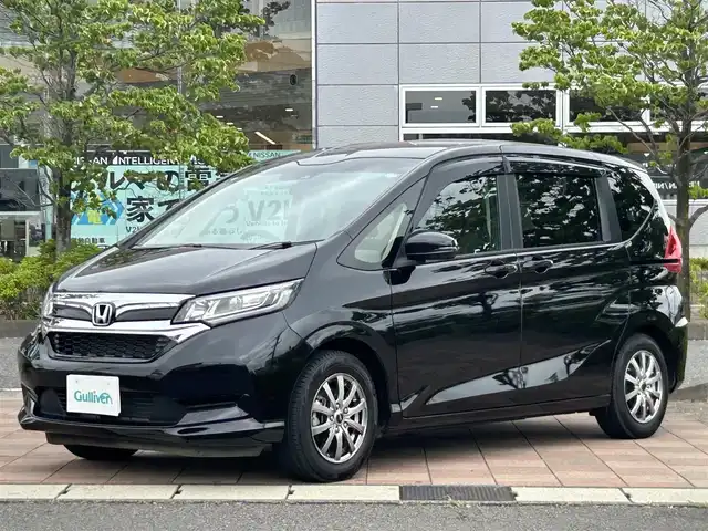 ホンダ フリード G ホンダセンシング 福島県 2021(令3)年 1.7万km クリスタルブラックパール ホンダセンシング/衝突軽減ブレーキ（CMBS）/先行車発進お知らせ機能/歩行者事故低減ステアリング/路外逸脱抑制機能/標識認識機能/渋滞追従機能付アダプティブクルーズコントロール（ACC）/車線維持支援システム（LKAS）/誤発進抑制機能/後方誤発進抑制機能/オートハイビーム/純正ナビゲーション/型番：VXM-217VFNi/【CD/DVD/SD/USB/BT/TV】/バックカメラ/ビルトインETC/両側電動スライドドア/前席シートヒーター/ステアリングリモコン/LEDオートライト/スチールホイール＋ノーマルタイヤセット車載/185/65R15/純正フロアマット/ドアバイザー