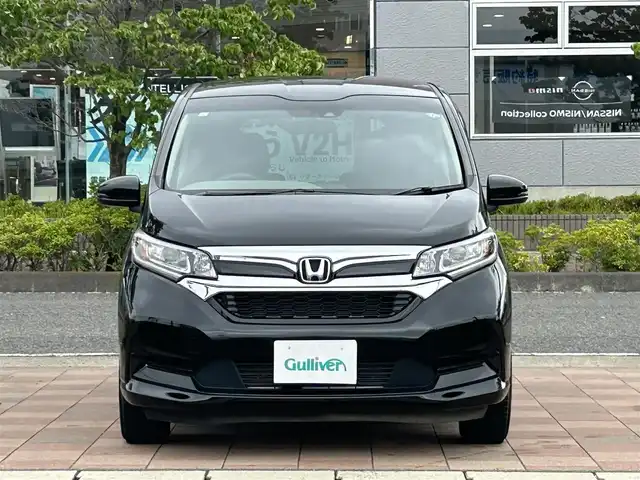 ホンダ フリード G ホンダセンシング 福島県 2021(令3)年 1.7万km クリスタルブラックパール ホンダセンシング/衝突軽減ブレーキ（CMBS）/先行車発進お知らせ機能/歩行者事故低減ステアリング/路外逸脱抑制機能/標識認識機能/渋滞追従機能付アダプティブクルーズコントロール（ACC）/車線維持支援システム（LKAS）/誤発進抑制機能/後方誤発進抑制機能/オートハイビーム/純正ナビゲーション/型番：VXM-217VFNi/【CD/DVD/SD/USB/BT/TV】/バックカメラ/ビルトインETC/両側電動スライドドア/前席シートヒーター/ステアリングリモコン/LEDオートライト/スチールホイール＋ノーマルタイヤセット車載/185/65R15/純正フロアマット/ドアバイザー