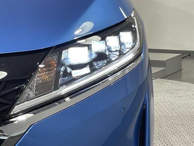 日産 ノート X 愛知県 2021(令3)年 2.7万km ビビットブルー / スーパーブラック 2トーン 純正９インチナビ/アラウンドビューモニター/衝突軽減ブレーキ/ブラインドスポットモニター/車線逸脱警報/クリアランスソナー/電動パーキングブレーキ/ワイヤレス充電/デジタルインナーミラー/ドライブレコーダー/ビルトインＥＴＣ２．０/USB＆HDMI入力端子/ＬＥＤヘッドライト/ISOFIX/純正フロアマット
